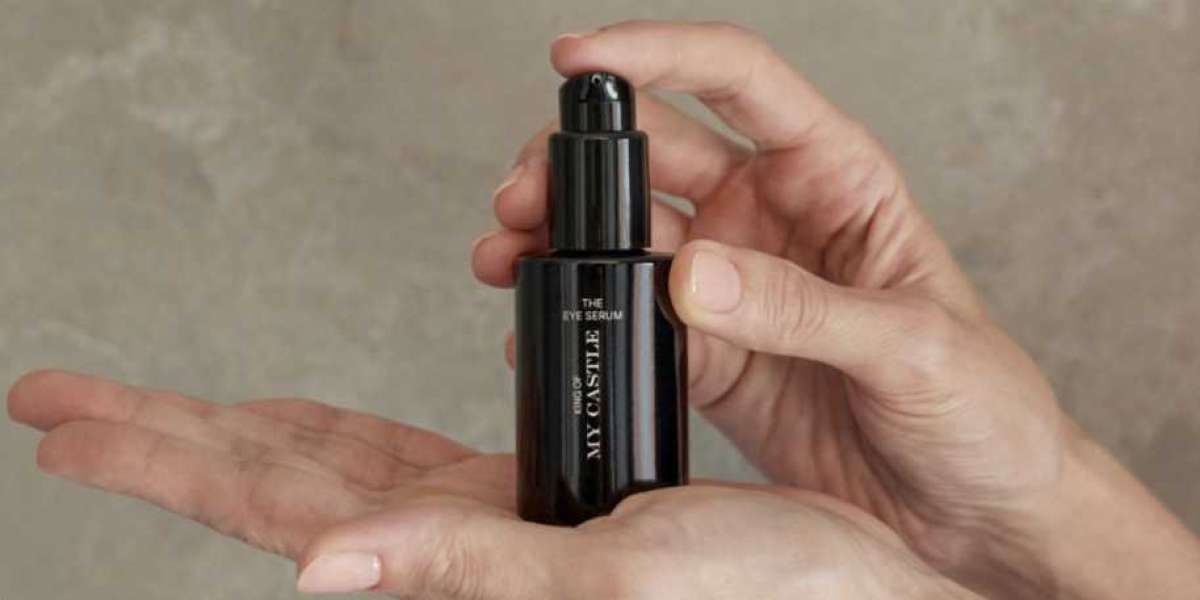 Siero contorno occhi: perché è l’elemento essenziale nella tua skincare routine naturale