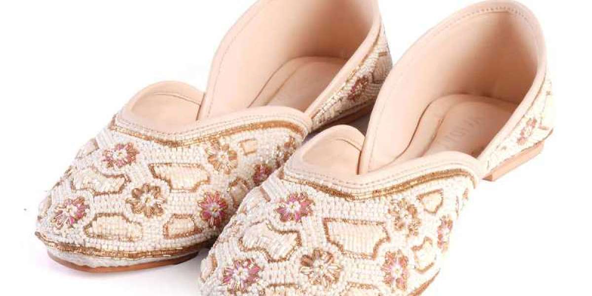 Juti for Women: Traditional Charm Meets Modern Lifestyle