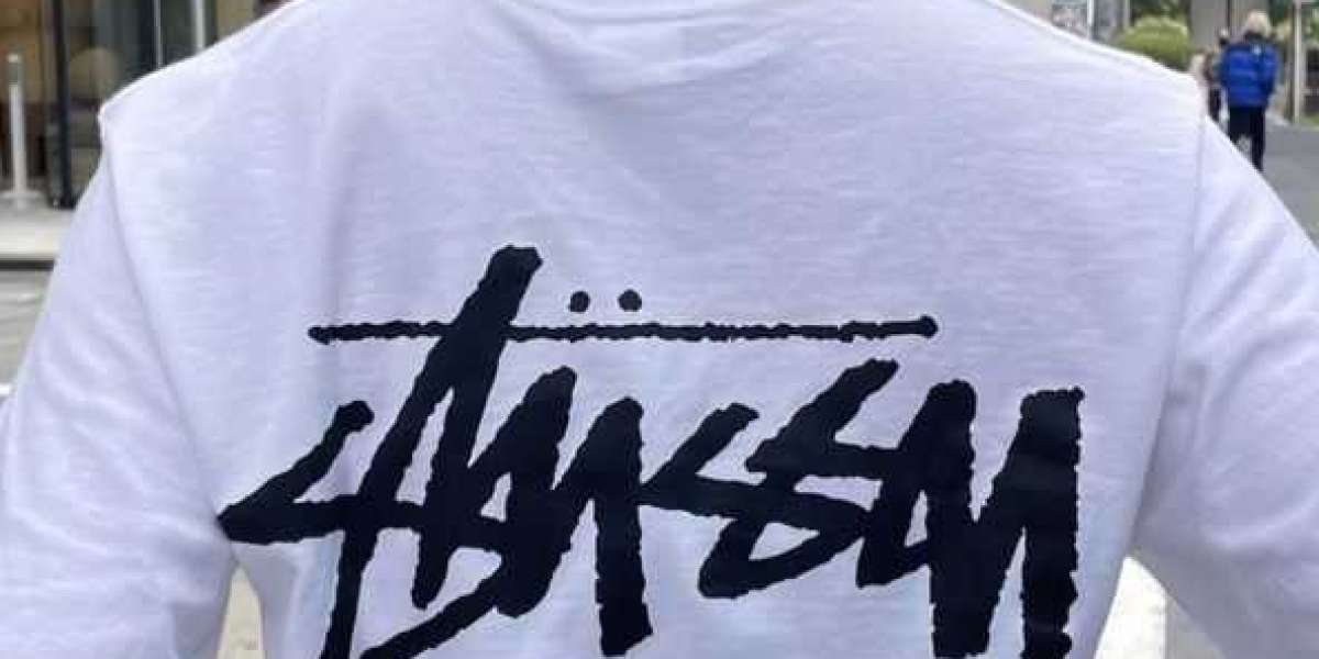 Winter Streetwear Vibes in Germany: Embracing the Chill with Stüssy and the Iconic Stüssy Hoodie