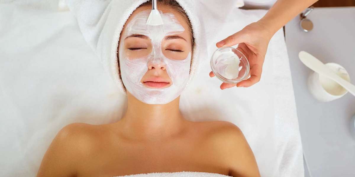 Can Deep Cleansing Facial with Extraction in Dubai Help Oily Skin?