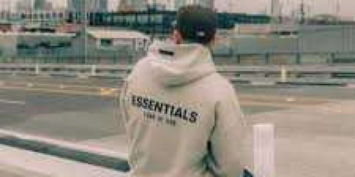 Essentials Hoodie: The Ultimate Blend of Comfort, Minimalism, and Modern Streetwear Style