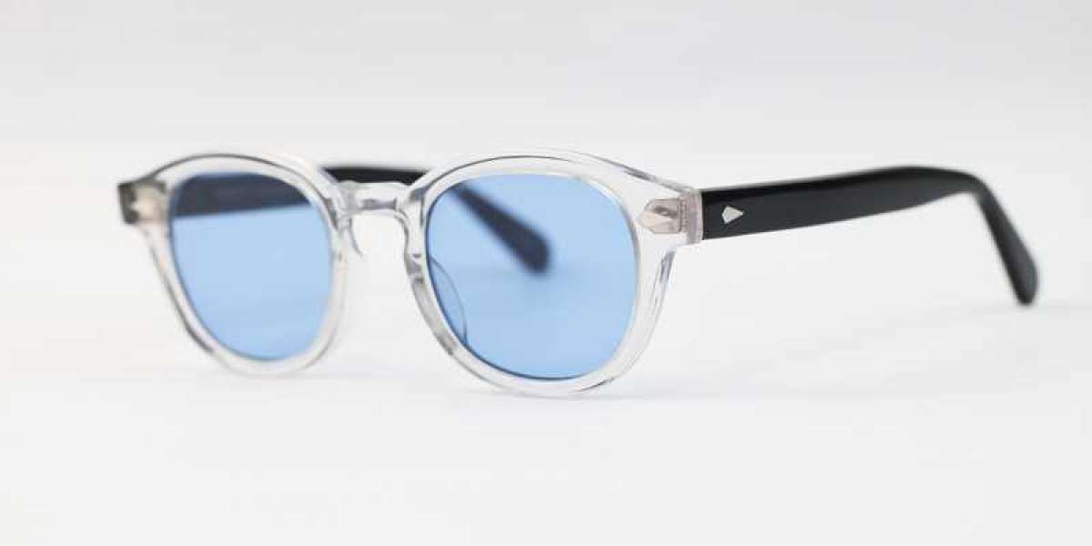 Comparing Luxury Eyewear Trends in Pakistan Dior, Ray-Ban, and Versace